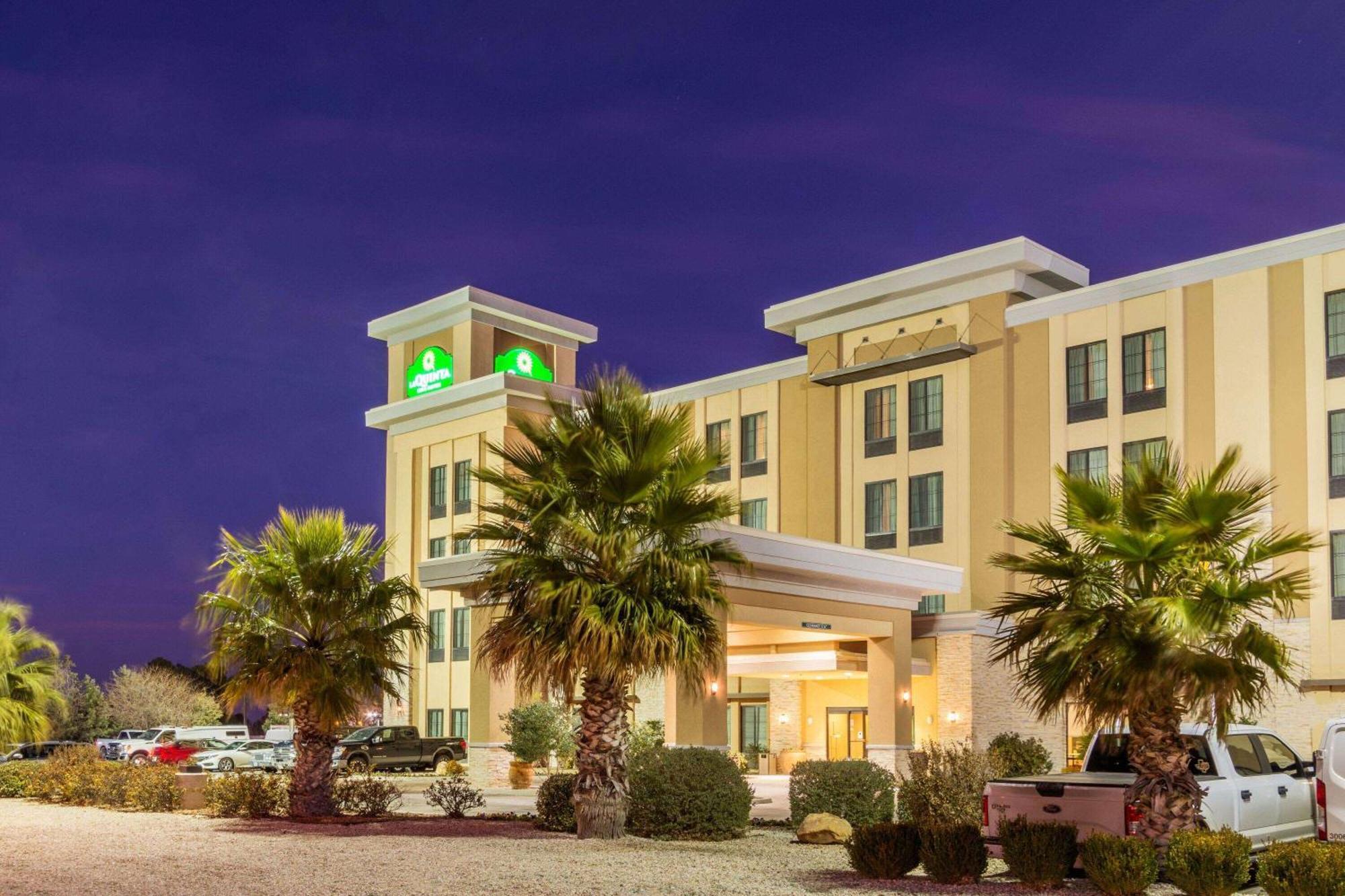 La Quinta By Wyndham Carlsbad Hotell Exteriör bild