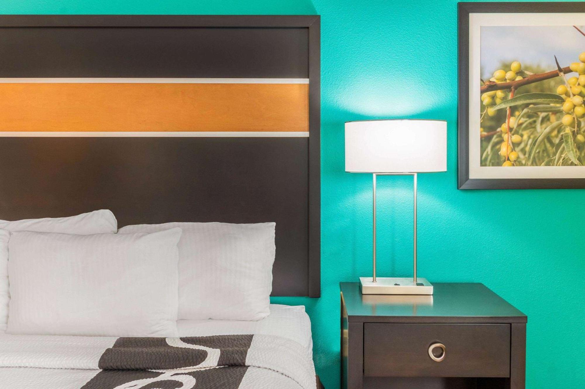 La Quinta By Wyndham Carlsbad Hotell Exteriör bild