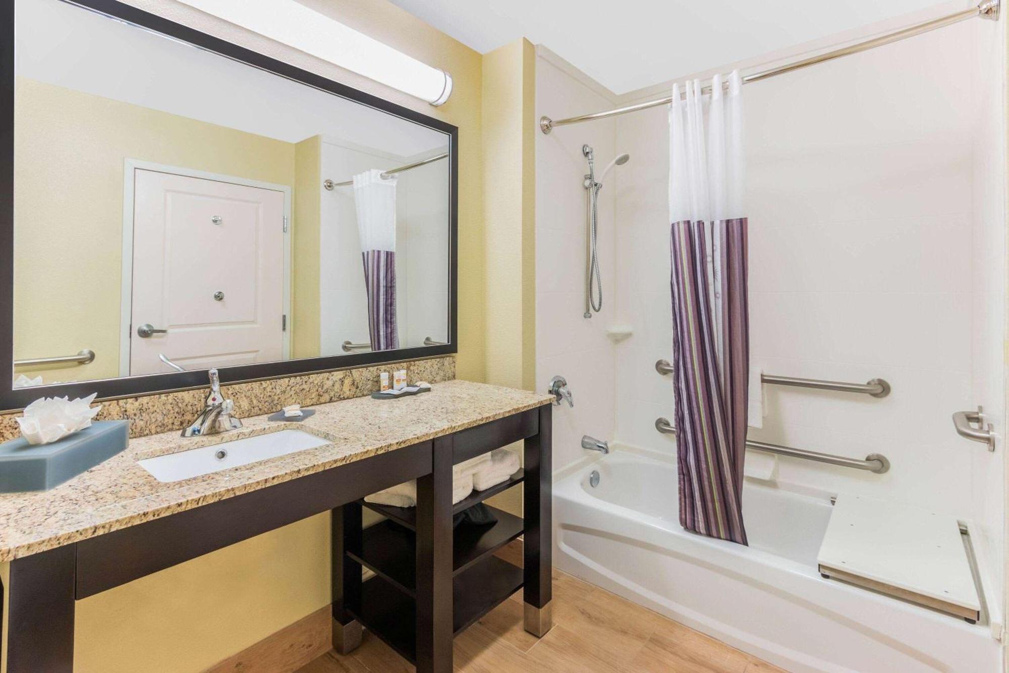 La Quinta By Wyndham Carlsbad Hotell Exteriör bild