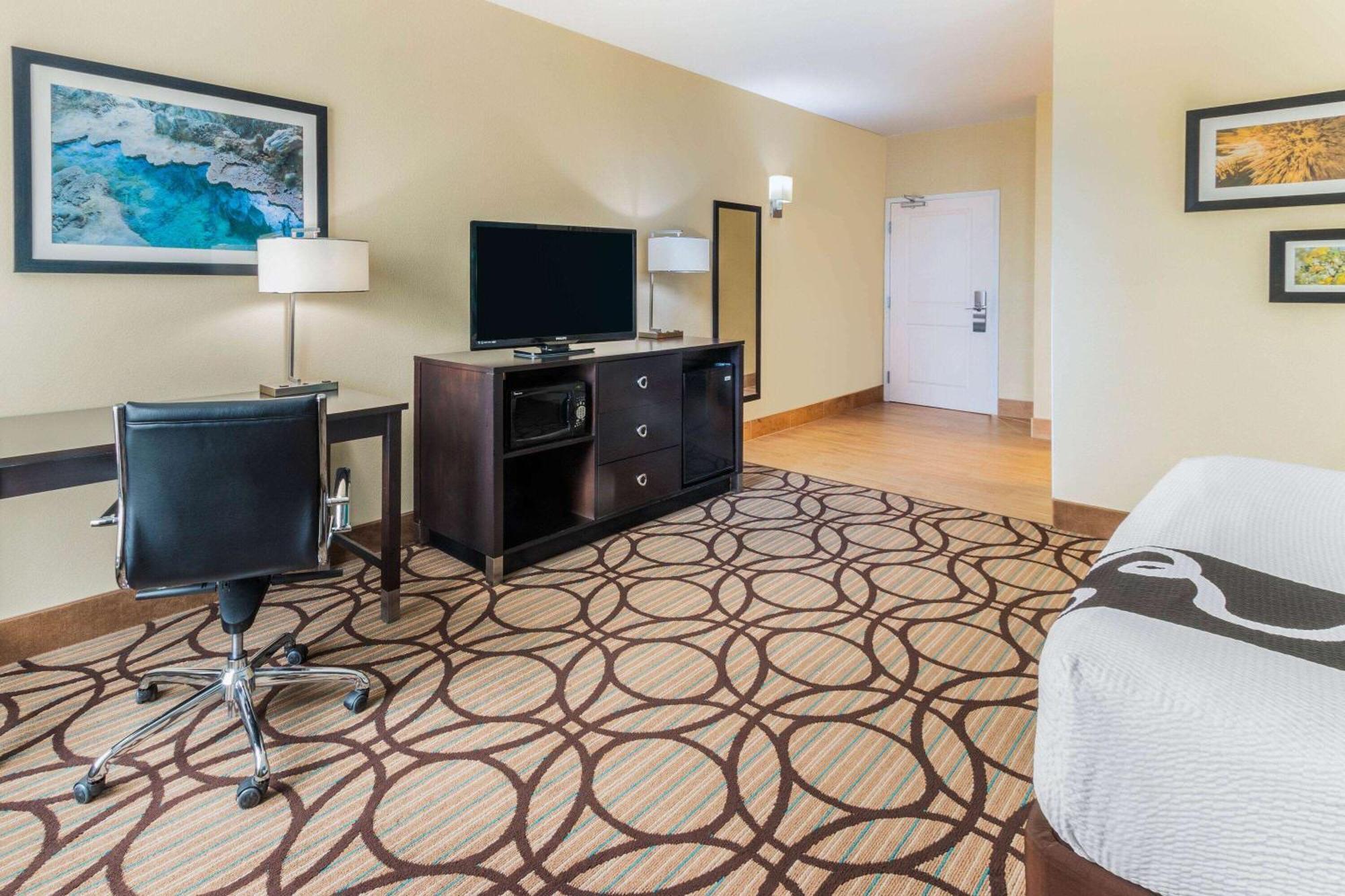 La Quinta By Wyndham Carlsbad Hotell Exteriör bild